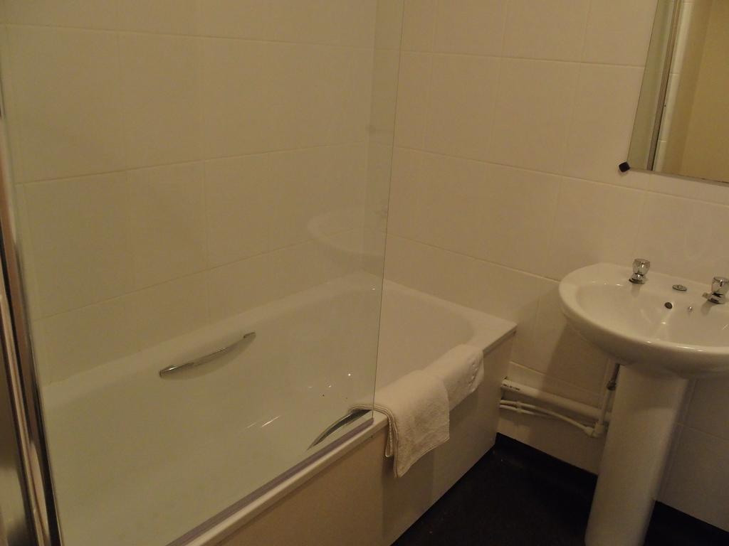 Almond House Lodge Edinburgh Ngoại thất bức ảnh
